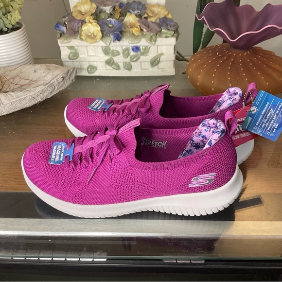SKECHERS WOMENS ULTRA FLEX FLOURISHING VIEW SNEAKERS 8.5 Wide NEW